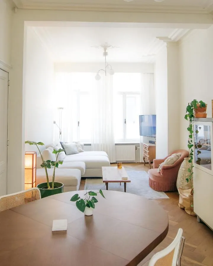 Luxe Woning Met Tuin + Jacuzzi En Bbq contacts